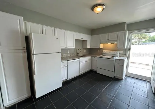 Photo 4 of Condo for sale at 682 Leslie Ct #682, Altamonte Springs, FL 32701 | MLS# O6440749 | Listing updated on 2026-09-16