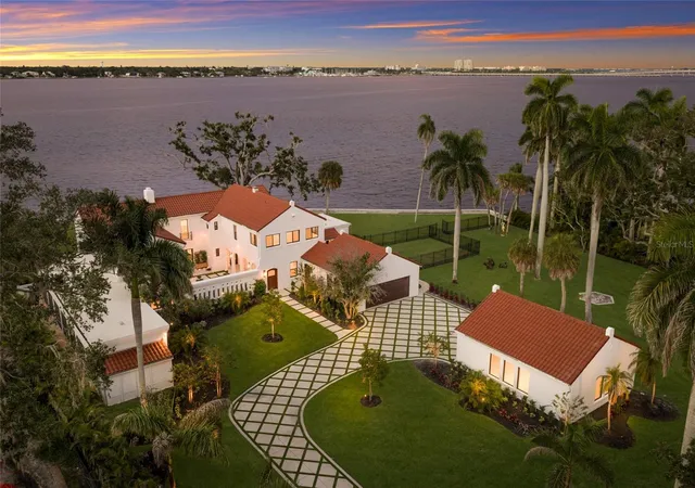 Photo 1 of Mansion for sale at 2832 Riverview Blvd, Bradenton, FL 34205 | MLS# A4705701 | Listing updated on 2026-10-08