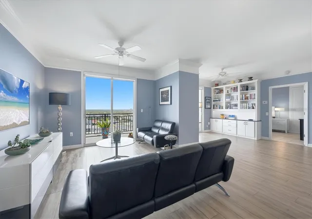 Listing Photo 4 - Condo for sale in building located at 750 Tamiami Trl, Sarasota, FL 34236 - Unit #1506