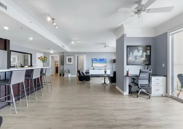 Listing Photo 5 - Condo for sale in building located at 750 Tamiami Trl, Sarasota, FL 34236 - Unit #1506