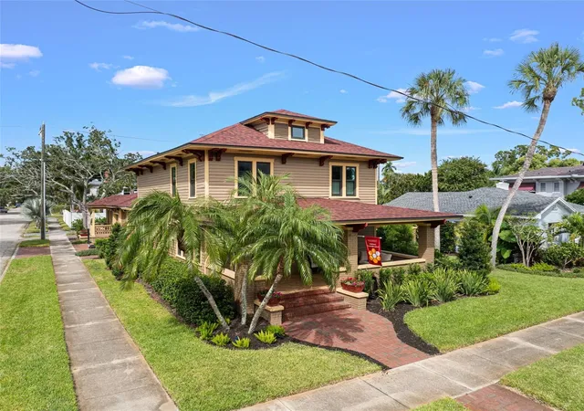 Photo 2 of Single family home for sale at 605 14th Avenue NE, Saint Petersburg, FL 33701 | MLS# TB8547348 | Listing updated on 2026-10-08