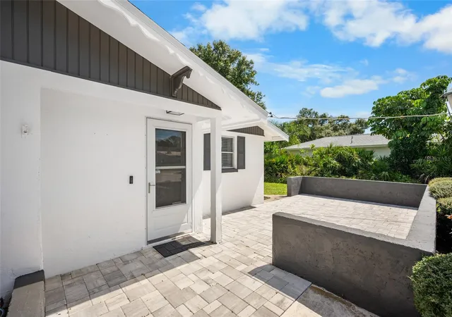 Photo 4 of Single family home for sale at 2111 Heasley Rd, Englewood, FL 34223 | MLS# D6148722 | Listing updated on 2026-10-08