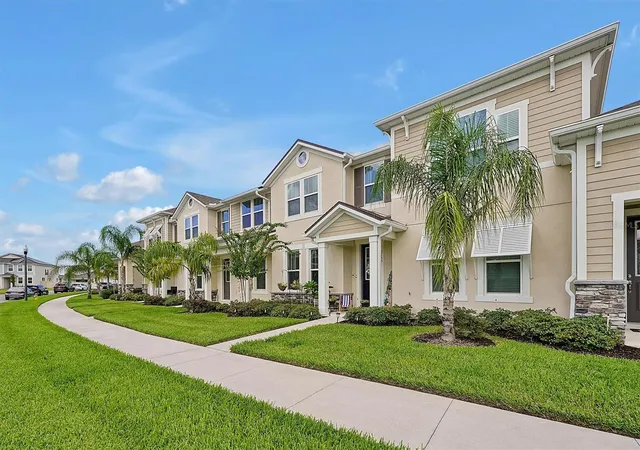 Photo 2 of Townhouse for sale at 2155 Valencia Blossom St, Clermont, FL 34711 | MLS# V4951209 | Listing updated on 2026-09-15