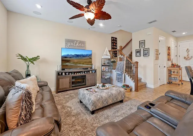 Photo 3 of Townhouse for sale at 2155 Valencia Blossom St, Clermont, FL 34711 | MLS# V4951209 | Listing updated on 2026-09-15