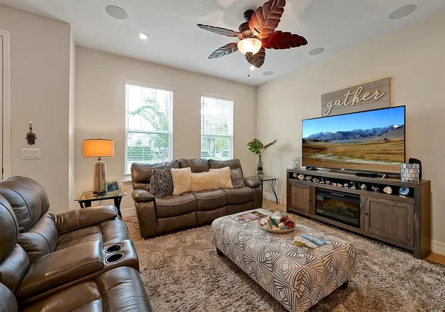 Photo 3 of Townhouse for sale at 2155 Valencia Blossom St, Clermont, FL 34711 | MLS# V4951209 | Listing updated on 2026-09-15