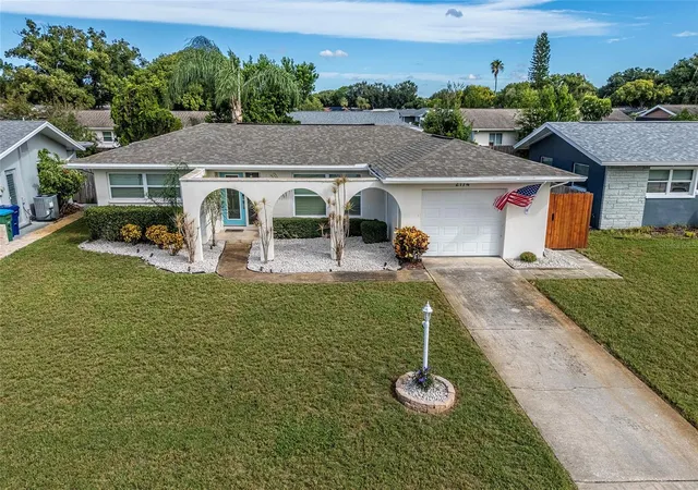 Photo 1 of Single family home for sale at 2174 Scotland Dr, Clearwater, FL 33763 | MLS# TB8547369 | Listing updated on 2026-10-10