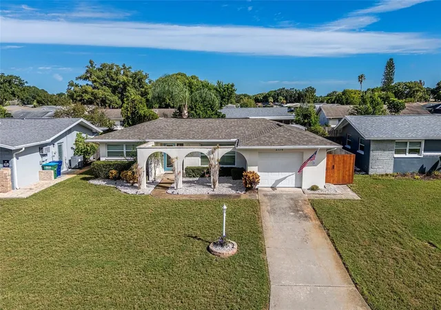 Photo 4 of Single family home for sale at 2174 Scotland Dr, Clearwater, FL 33763 | MLS# TB8547369 | Listing updated on 2026-10-10