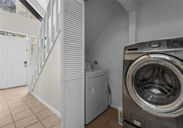Photo 3 of Single family home for sale at 223 Nw 34th Street, Gainesville, FL 32607 | MLS# OM732048 | Listing updated on 2026-10-27
