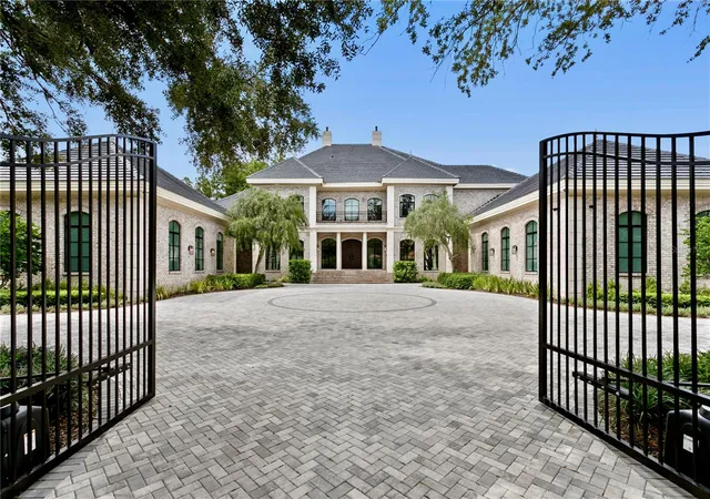 Photo 3 of Mansion for sale at 803 Guisando De Avila, Tampa, FL 33613 | MLS# TB8547404 | Listing updated on 2026-10-10