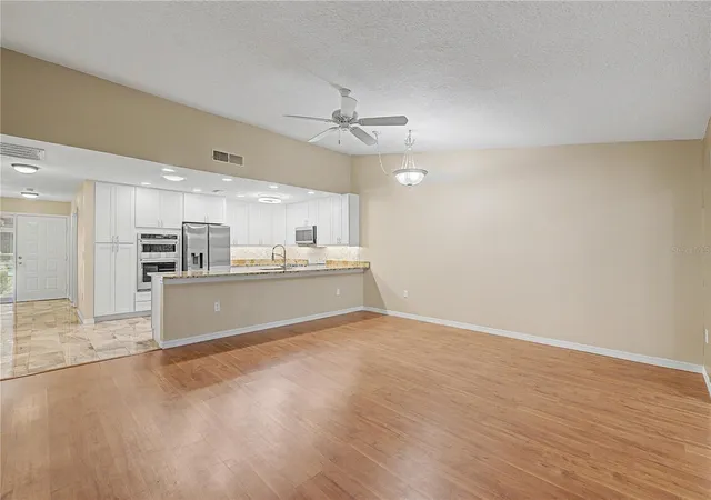 Photo 3 of House for sale at 1302 Golfview Dr, Tarpon Springs, FL 34689 | MLS# TB8547408 | Listing updated on 2026-09-12