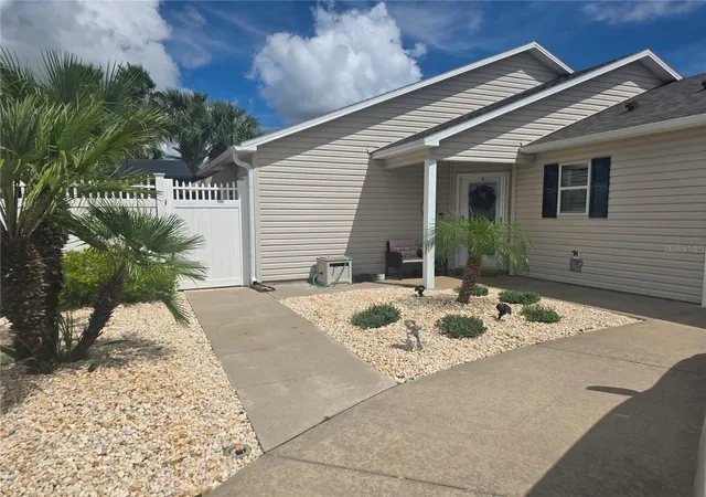 Photo 2 of Sale Pending at 1945 Fiddlewood Pl, The Villages, FL 32162 | MLS# G5117625 | Listing updated on 2026-10-09