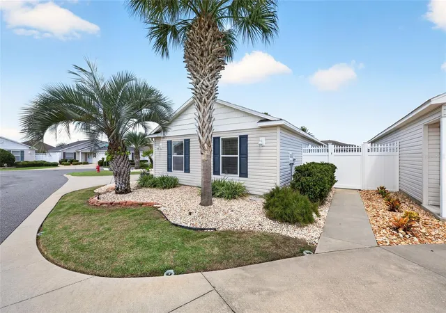 Photo 3 of Sale Pending at 1945 Fiddlewood Pl, The Villages, FL 32162 | MLS# G5117625 | Listing updated on 2026-10-09