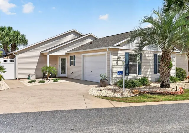 Photo 4 of Sale Pending at 1945 Fiddlewood Pl, The Villages, FL 32162 | MLS# G5117625 | Listing updated on 2026-10-09