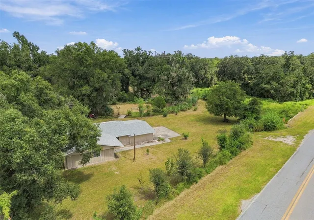 Photo 2 of Single family home for sale at 1142 Doc Coil Rd, Bowling Green, FL 33834 | MLS# TB8547411 | Listing updated on 2026-10-13