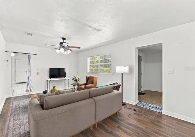 Photo 3 of Single family home for sale at 1142 Doc Coil Rd, Bowling Green, FL 33834 | MLS# TB8547411 | Listing updated on 2026-10-13