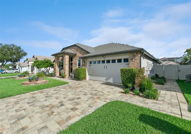 Photo 2 of Single family home for sale at 725 Hallowell Cir, Orlando, FL 32828 | MLS# O6440808 | Listing updated on 2026-10-07
