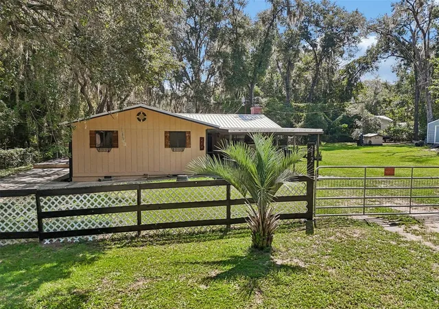 Photo 2 of Single family home for sale at 212 Dogwood Dr, Interlachen, FL 32148 | MLS# FC321363 | Listing updated on 2026-09-21