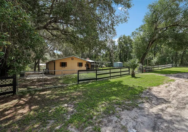 Photo 3 of Single family home for sale at 212 Dogwood Dr, Interlachen, FL 32148 | MLS# FC321363 | Listing updated on 2026-10-17