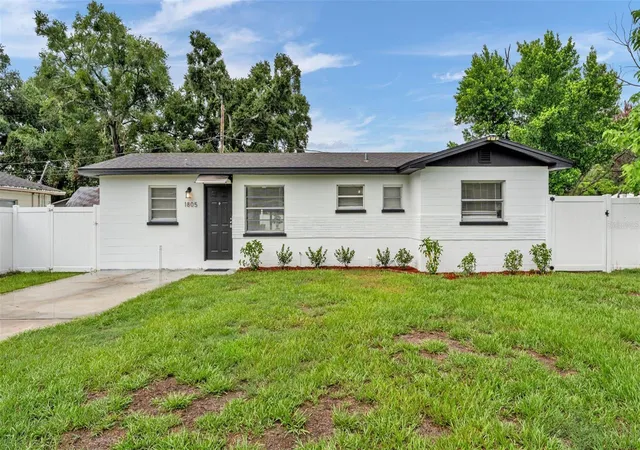 Single family home for sale at 1805 Elk Dr, LAKELAND, FL 33801 | MLS# L4964962