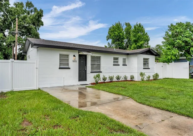Photo 2 of Single family home for sale at 1805 Elk Dr, Lakeland, FL 33801 | MLS# L4964962 | Listing updated on 2026-09-14