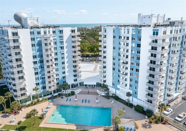 Listing Photo 2 - Condo for sale in building located at 935 N Halifax Ave, Daytona Beach, FL 32118 - Unit #705