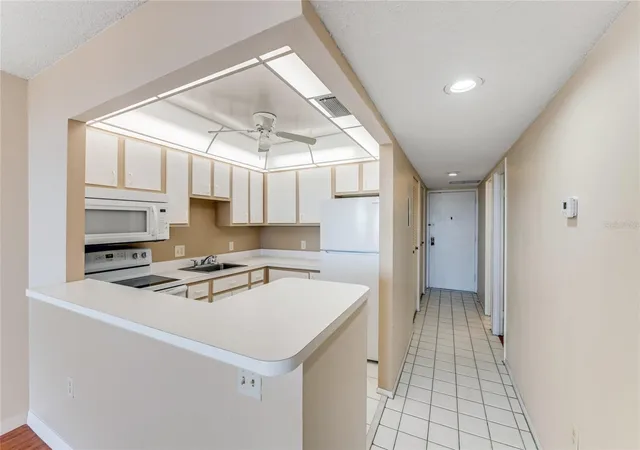 Listing Photo 3 - Condo for sale in building located at 935 N Halifax Ave, Daytona Beach, FL 32118 - Unit #705