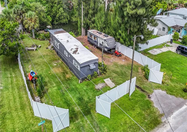 Photo 4 of Manufactured home for sale at 14529 Williams Ln, Hudson, FL 34667 | MLS# W7889402 | Listing updated on 2026-09-24