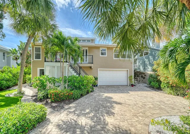 Photo 3 of Single family home for sale at 5188 Siesta Woods Dr, Sarasota, FL 34242 | MLS# A4705733 | Listing updated on 2026-10-20