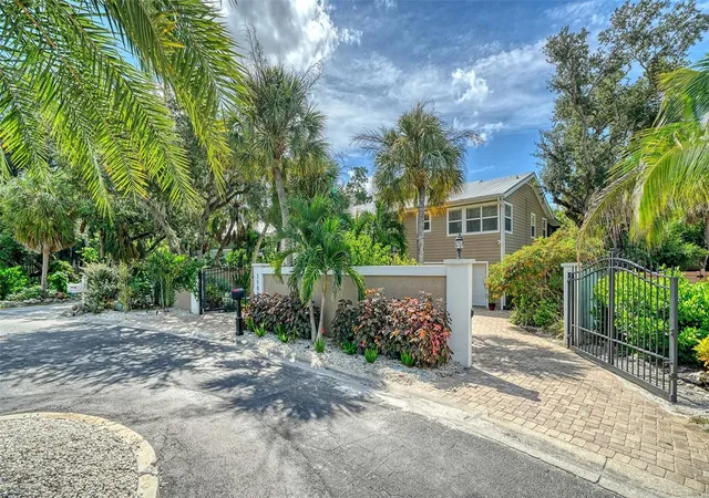Photo 3 of Single family home for sale at 5188 Siesta Woods Dr, Sarasota, FL 34242 | MLS# A4705733 | Listing updated on 2026-10-20