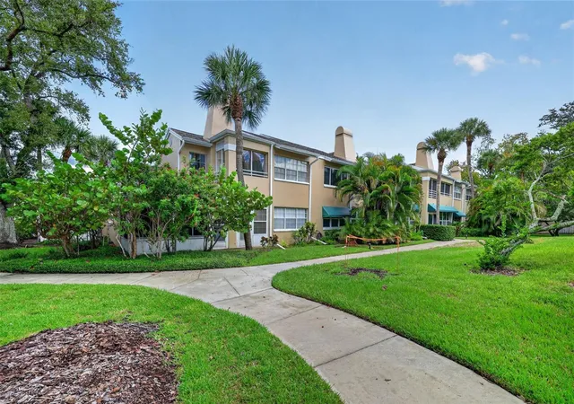 Listing Photo 2 - Condo for sale in building located at 8352 Meadowbrook Dr, Largo, FL 33777 - Unit #10