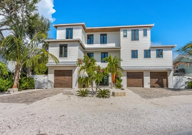 Photo 3 of Single family home for sale at 515 Loquat Dr, Anna Maria, FL 34216 | MLS# A4705734 | Listing updated on 2026-09-16