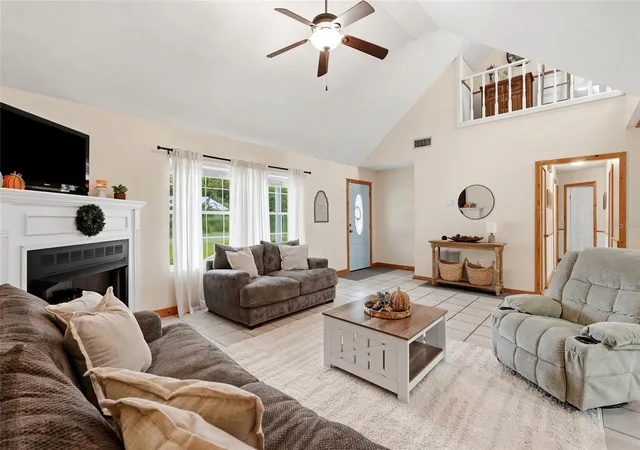 Photo 3 of Single family home for sale at 322 Ne 4th Avenue, Trenton, FL 32693 | MLS# GC543415 | Listing updated on 2026-09-28