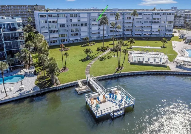 Listing Photo 2 - Condo for sale in building located at 1868 Shore Dr S, SOUTH PASADENA, FL 33707 - Unit #409