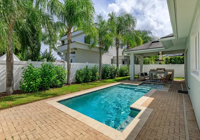Photo 2 of Single family home for sale at 533 Country Clb Dr, Winter Park, FL 32789 | MLS# O6440841 | Listing updated on 2026-10-10