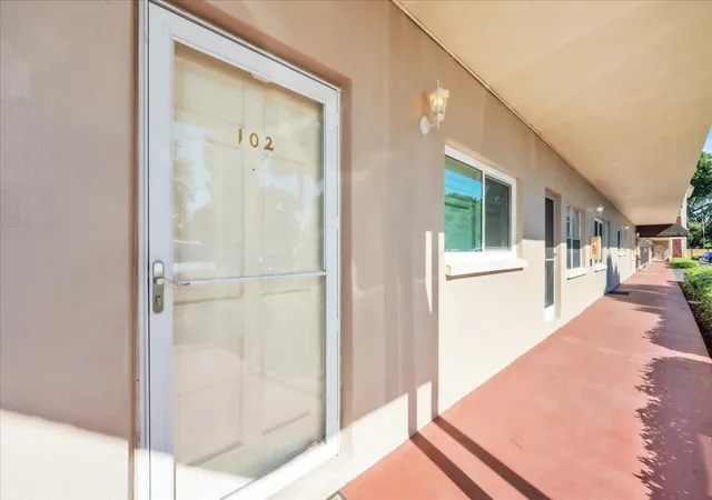 Photo 4 of Condo for sale at 6645 1st Avenue N #102, Saint Petersburg, FL 33710 | MLS# TB8547465 | Listing updated on 2026-10-10