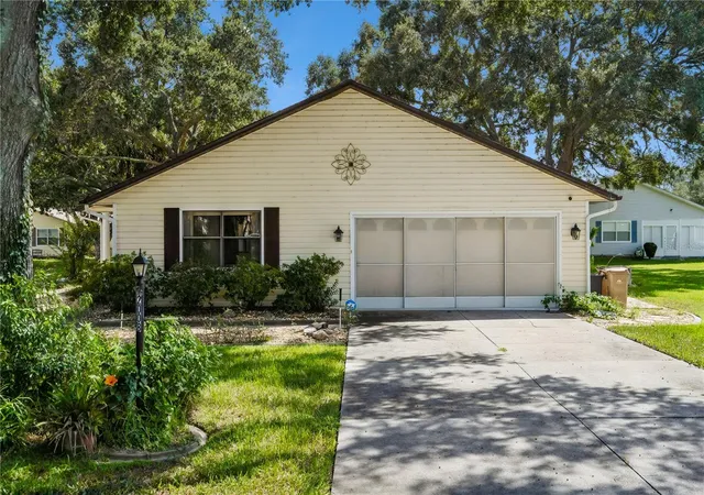 Photo 1 of Single family home for sale at 2008 Tweed Ct, Leesburg, FL 34788 | MLS# O6440853 | Listing updated on 2026-10-15