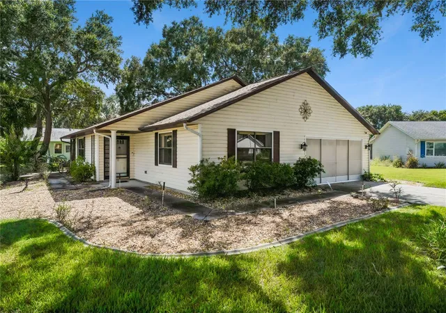 Photo 2 of Single family home for sale at 2008 Tweed Ct, Leesburg, FL 34788 | MLS# O6440853 | Listing updated on 2026-10-15