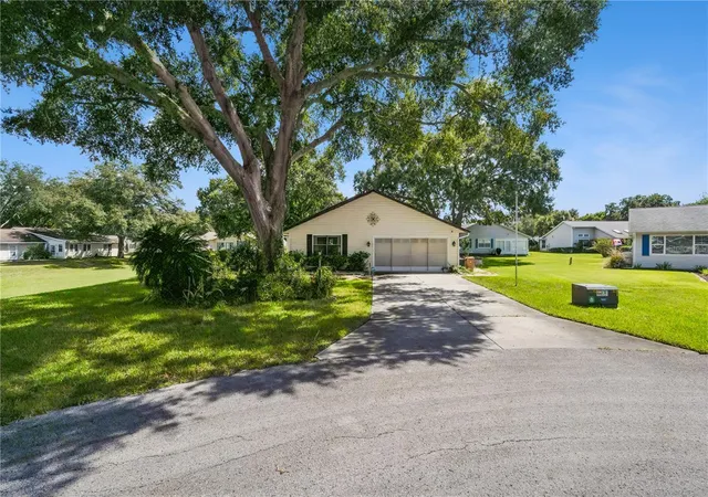 Photo 3 of Single family home for sale at 2008 Tweed Ct, Leesburg, FL 34788 | MLS# O6440853 | Listing updated on 2026-10-15