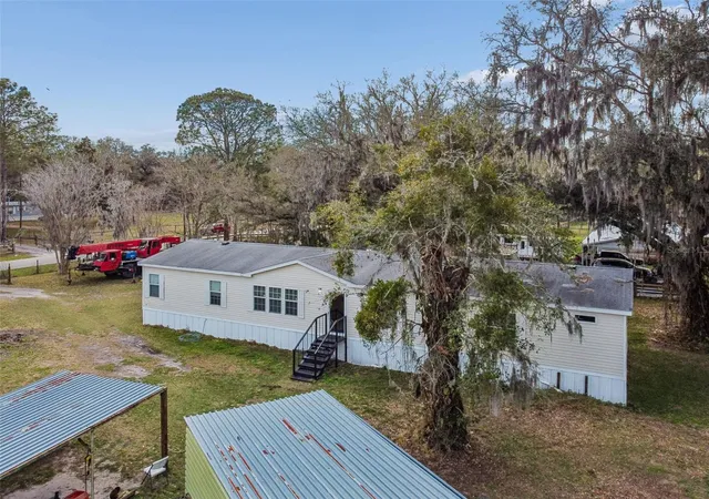 Photo 3 of Manufactured home for sale at 27435 Holiday Dr, Dade City, FL 33525 | MLS# TB8547470 | Listing updated on 2026-09-22