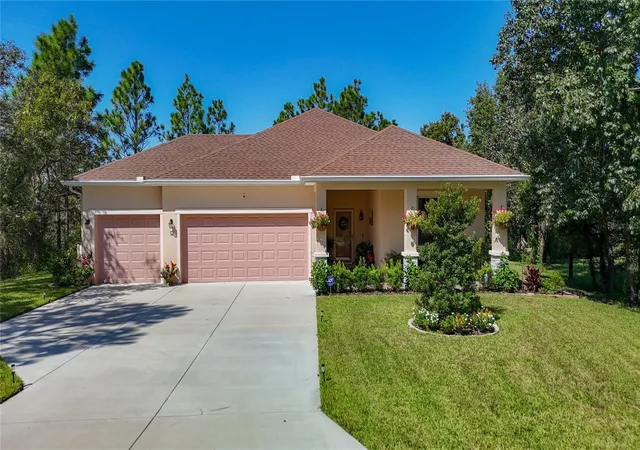 Photo 1 of Single family home for sale at 12 Dahlia Ct S, Homosassa, FL 34446 | MLS# W7889407 | Listing updated on 2026-09-12