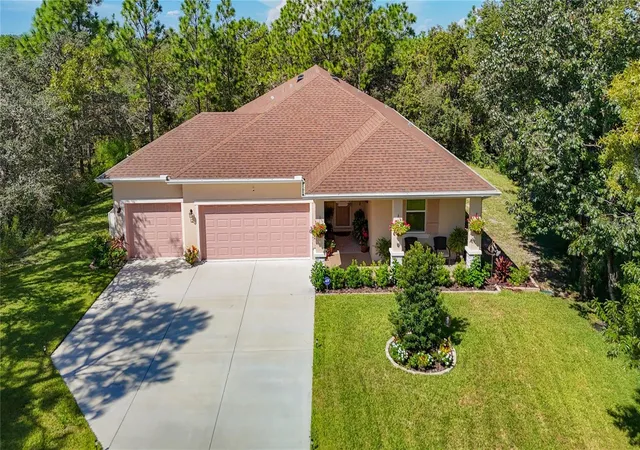 Photo 2 of Single family home for sale at 12 Dahlia Ct S, Homosassa, FL 34446 | MLS# W7889407 | Listing updated on 2026-09-12