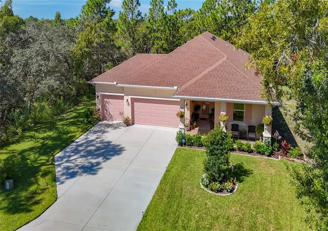 Photo 3 of Single family home for sale at 12 Dahlia Ct S, Homosassa, FL 34446 | MLS# W7889407 | Listing updated on 2026-09-12