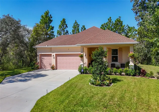 Photo 3 of Single family home for sale at 12 Dahlia Ct S, Homosassa, FL 34446 | MLS# W7889407 | Listing updated on 2026-09-12