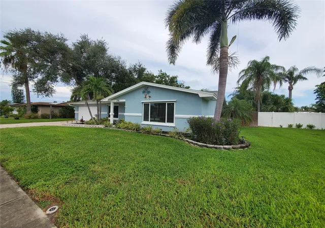 Photo 2 of Single family home for sale at 2138 Grove Pl, Clearwater, FL 33764 | MLS# TB8547479 | Listing updated on 2026-09-24