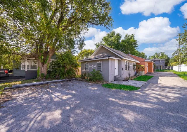 Photo 1 of Multi family home for sale at 116 E & 118 Muriel St, Orlando, FL 32806 | MLS# R4911979 | Listing updated on 2026-10-01