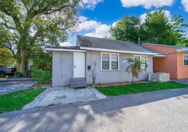 Photo 3 of House for sale at 116 E & 118 Muriel St, Orlando, FL 32806 | MLS# R4911979 | Listing updated on 2026-10-01