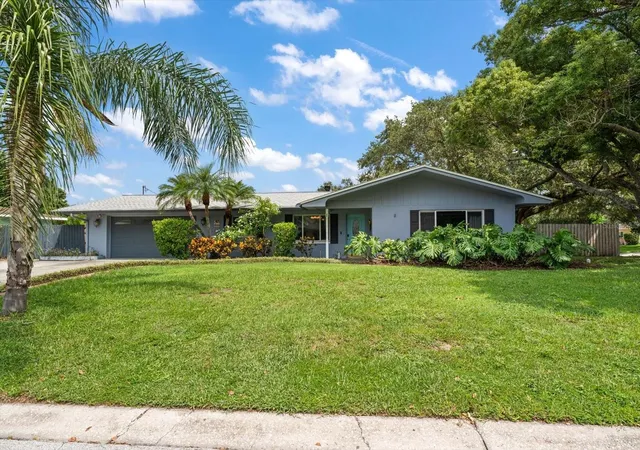 Photo 1 of Single family home for sale at 1 Maplewood Ave, Clearwater, FL 33765 | MLS# TB8547485 | Listing updated on 2026-10-03