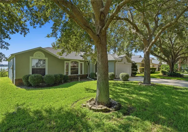 Photo 1 of Single family home for sale at 1827 Lake Villa Dr, Tavares, FL 32778 | MLS# G5117635 | Listing updated on 2026-10-04