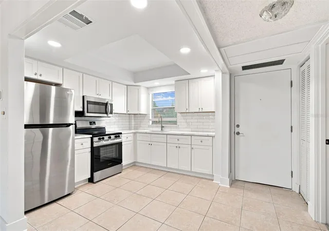 Photo 2 of Condo for sale at 4650 Cove Cir #104, Saint Petersburg, FL 33708 | MLS# TB8547500 | Listing updated on 2026-09-12