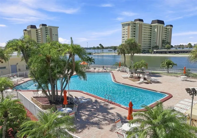 Photo 3 of Condo for sale at 4650 Cove Cir #104, Saint Petersburg, FL 33708 | MLS# TB8547500 | Listing updated on 2026-09-12